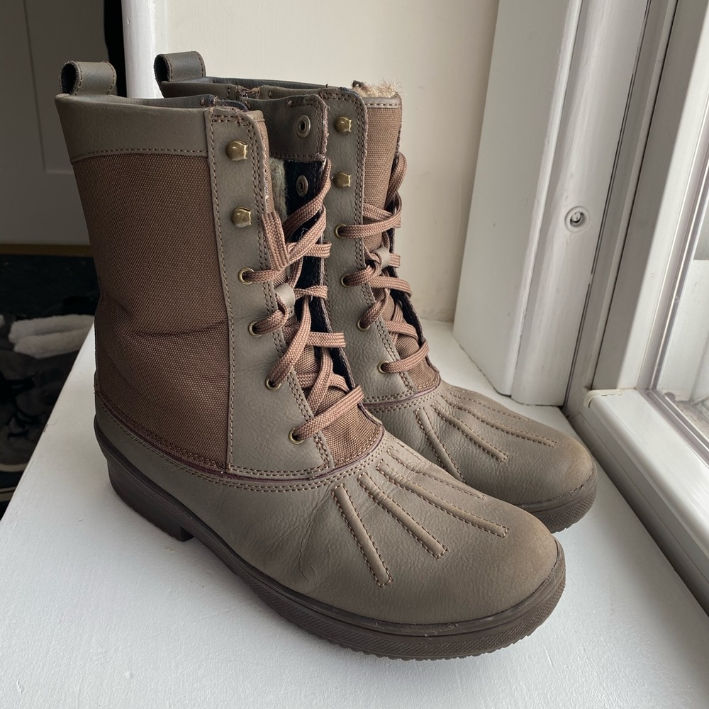 Women’s Clark’s fur lined duck boots size 9 brown